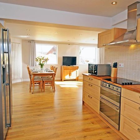 Whitby Spacious Rugby Field Cottage With Off-Street Parking And Ev Fast Point For Electric Cars Ngoại thất bức ảnh