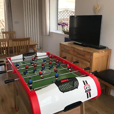 Whitby Spacious Rugby Field Cottage With Off-Street Parking And Ev Fast Point For Electric Cars Ngoại thất bức ảnh