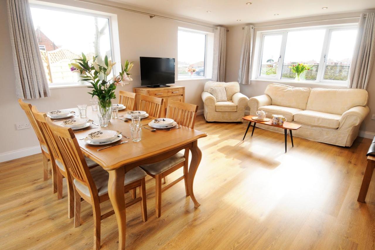 Whitby Spacious Rugby Field Cottage With Off-Street Parking And Ev Fast Point For Electric Cars Ngoại thất bức ảnh