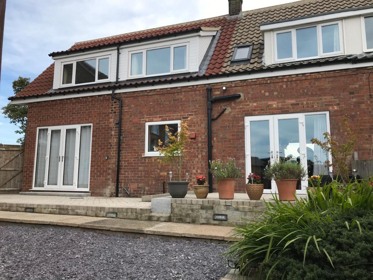 Whitby Spacious Rugby Field Cottage With Off-Street Parking And Ev Fast Point For Electric Cars Ngoại thất bức ảnh