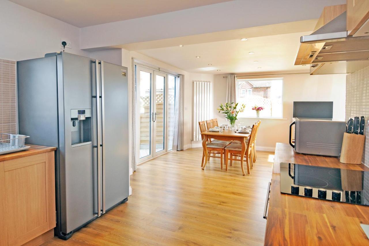 Whitby Spacious Rugby Field Cottage With Off-Street Parking And Ev Fast Point For Electric Cars Ngoại thất bức ảnh