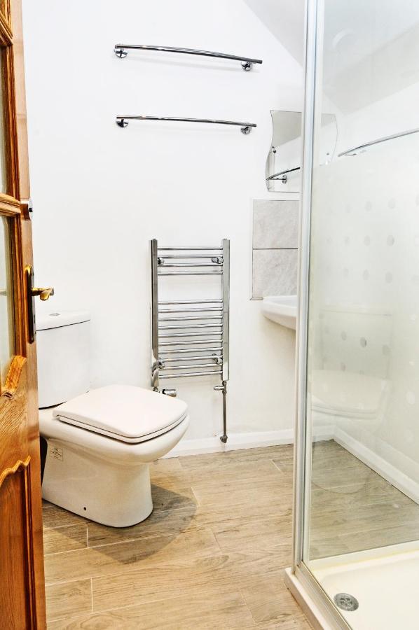 Whitby Spacious Rugby Field Cottage With Off-Street Parking And Ev Fast Point For Electric Cars Ngoại thất bức ảnh