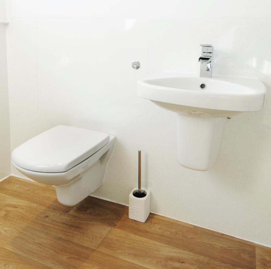 Whitby Spacious Rugby Field Cottage With Off-Street Parking And Ev Fast Point For Electric Cars Ngoại thất bức ảnh