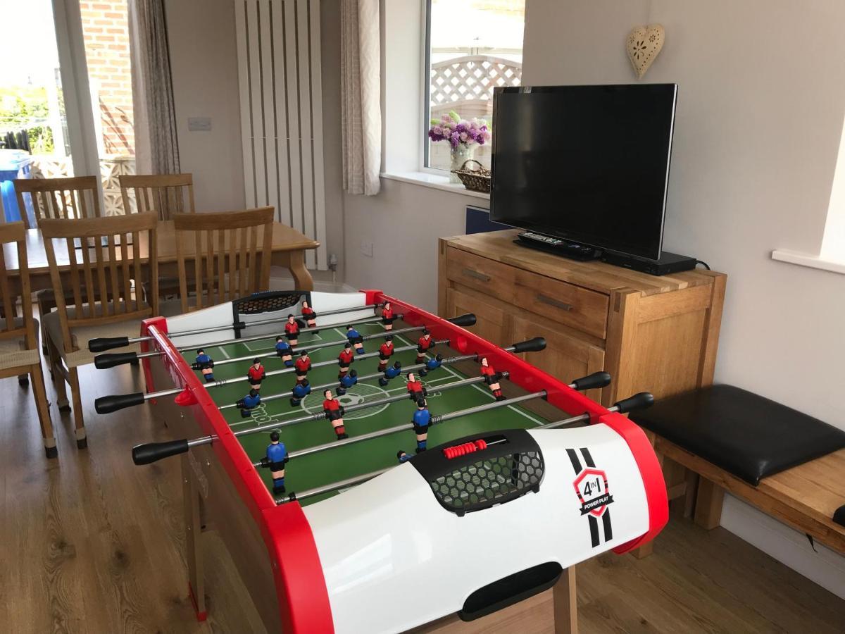 Whitby Spacious Rugby Field Cottage With Off-Street Parking And Ev Fast Point For Electric Cars Ngoại thất bức ảnh